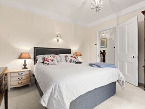 5 عدّة غرف نوم وواي فاي مجانًا وملاءات أسرّة