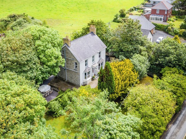 المنشأة من الخارج