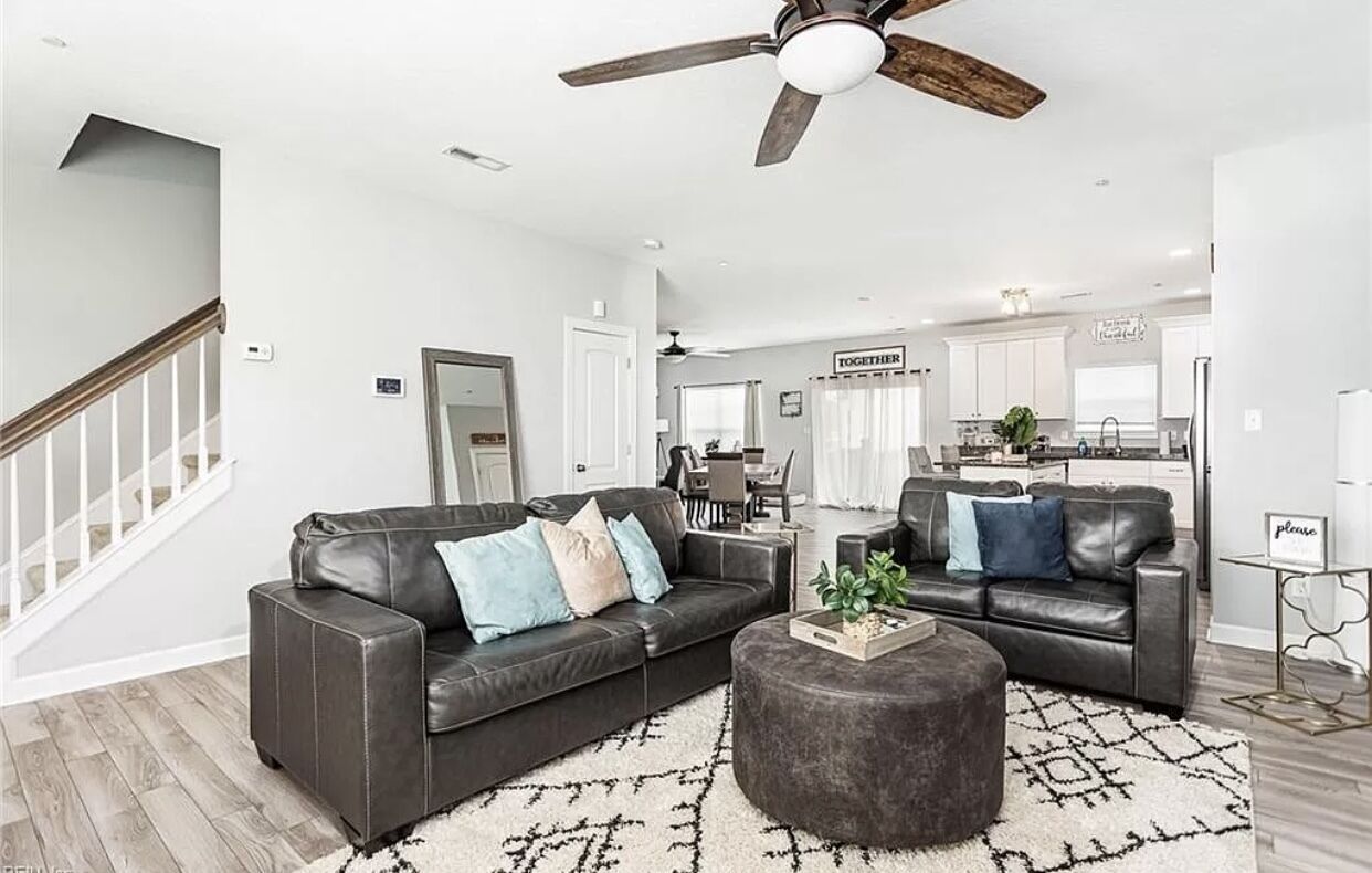 Large 1-Bedroom private room w/movie theater & free parking.