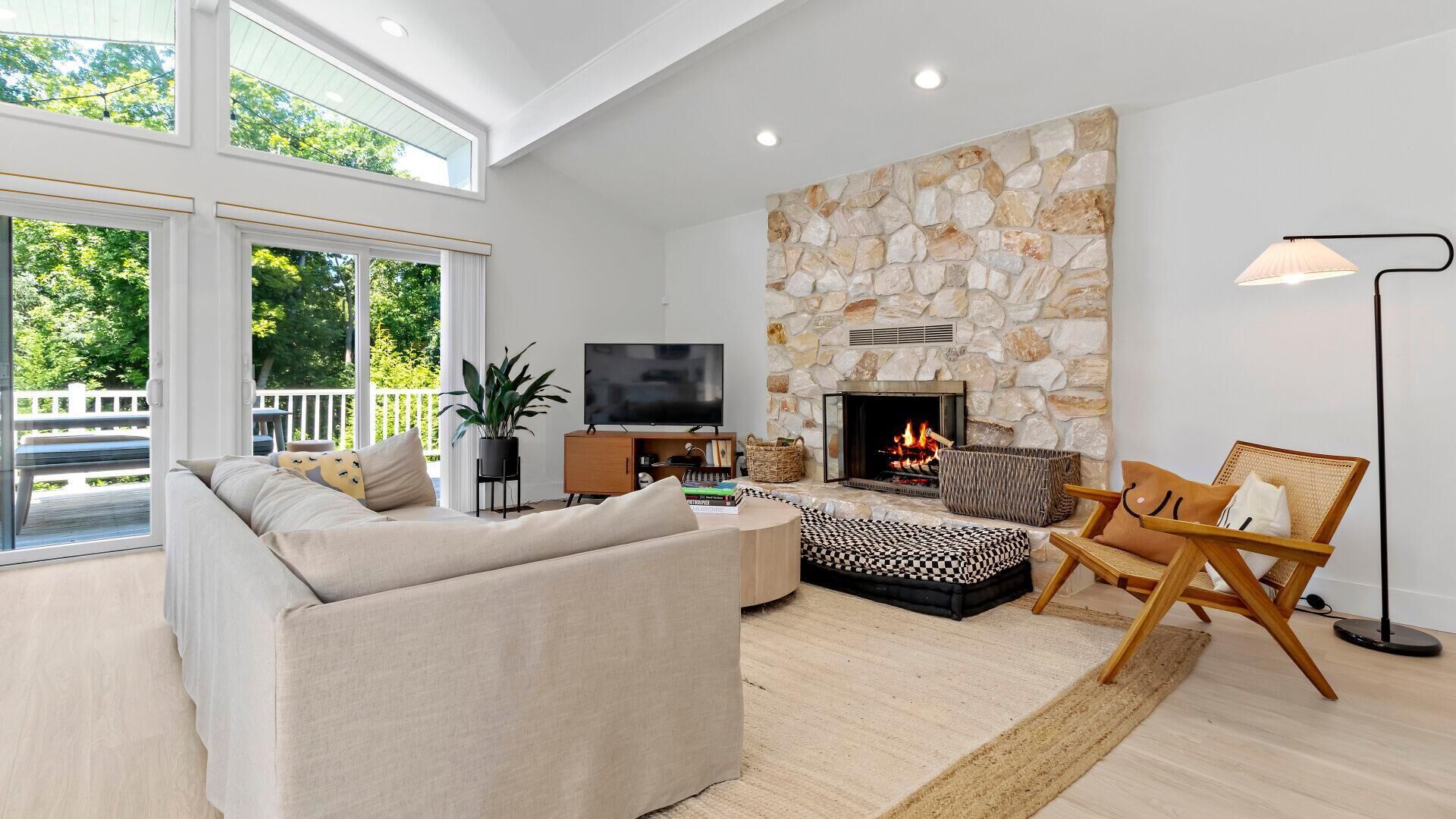 House, Multiple Beds (Bayview Beauty) | Living area