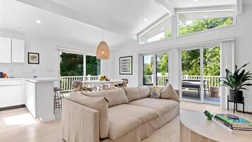 House, Multiple Beds (Bayview Beauty) | Living area