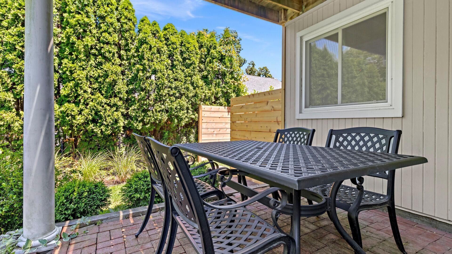 Outdoor dining