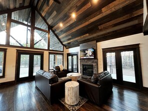 Interior - LakeView | HotTub | Kayak/Fish | Arcade | AtvTrls (MENA)