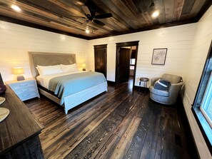 5 bedrooms, iron/ironing board, free WiFi, bed sheets - LakeView | HotTub | Kayak/Fish | Arcade | AtvTrls (MENA)