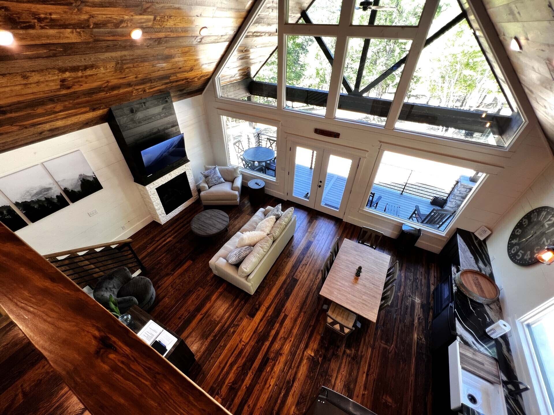 智能电视、壁炉、电子游戏