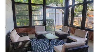 Spacious Centrally Located 3 Bed 2 Bath - Sleeps 8