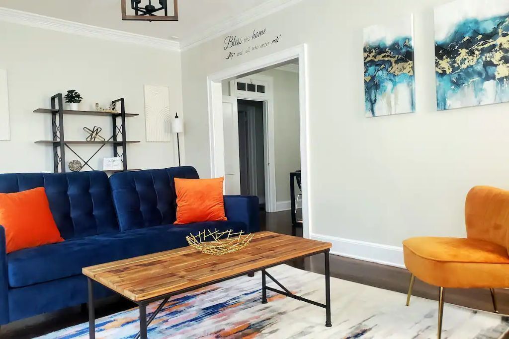 Spacious Centrally Located 3 Bed 2 Bath - Sleeps 8