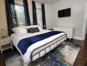 3 bedrooms, desk, iron/ironing board, travel cot
