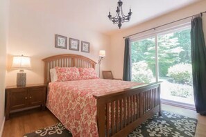 3 bedrooms, desk, iron/ironing board, free WiFi