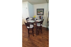 Dining - Quiet, Comfy Garage Apartment (Austin)
