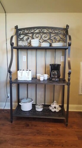 Quiet, Comfy Garage Apartment