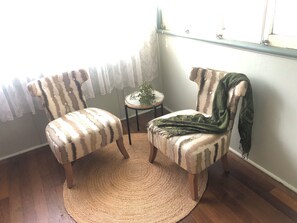 Interior - Perfect location - no car needed walk to everything (Torquay)