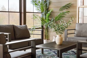 Interior - ULTIMATE Family Reunion! 5min to SDC ▪ Game Room ▪ Golf ▪ 3 Pools ▪ Pool Table (Branson West)