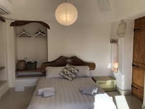 4 室のベッドルーム、デスク、アイロン / アイロン台、旅行用ベビーベッド
