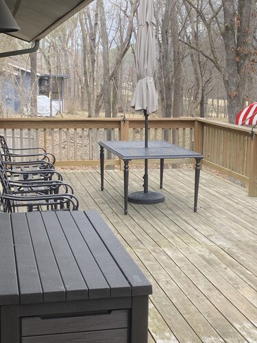  Cozy Cabin with river frontage yards from river launch for kayaking or fishing.