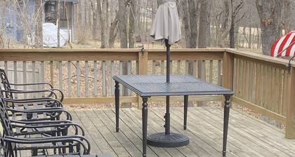 Cozy Cabin with river frontage yards from river launch for kayaking or fishing.