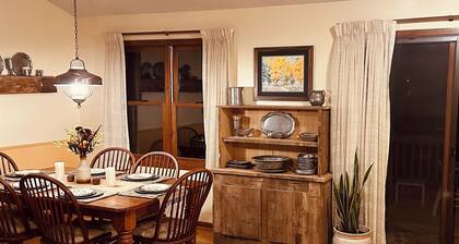 Cozy Cabin with river frontage yards from river launch for kayaking or fishing.