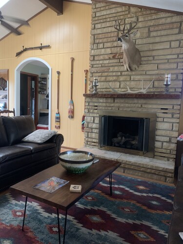  Cozy Cabin with river frontage yards from river launch for kayaking or fishing.