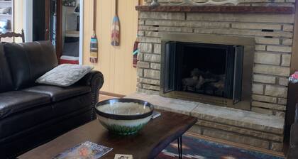 Cozy Cabin with river frontage yards from river launch for kayaking or fishing.