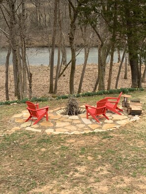 المنطقة المحيطة بالمنشأة