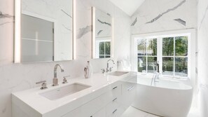 Bathroom - Amagansett Lanes Luxury (Amagansett)