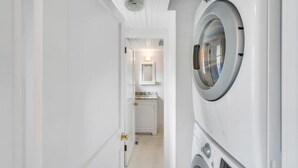 House, Multiple Beds (Fort Pond Pristine) | 3 bedrooms - Fort Pond Pristine (Montauk)