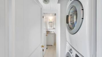 House, Multiple Beds (Fort Pond Pristine) | 3 bedrooms