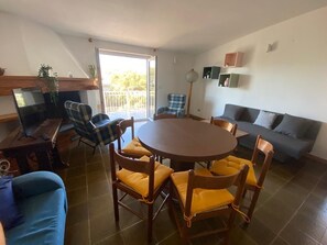 Living area - CALA GONONE APPARTAMENTO IN VILLA, A POCHI PASSI DAL MARE (Cala Gonone)