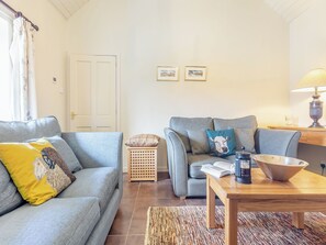 Living area - Allt Bronach - UKC5763 (Laggan)