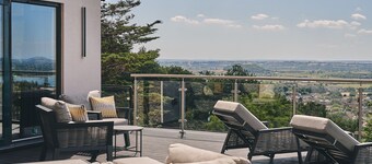 Reservoir View -  a modern home that sleeps 8 guests  in 4 bedrooms