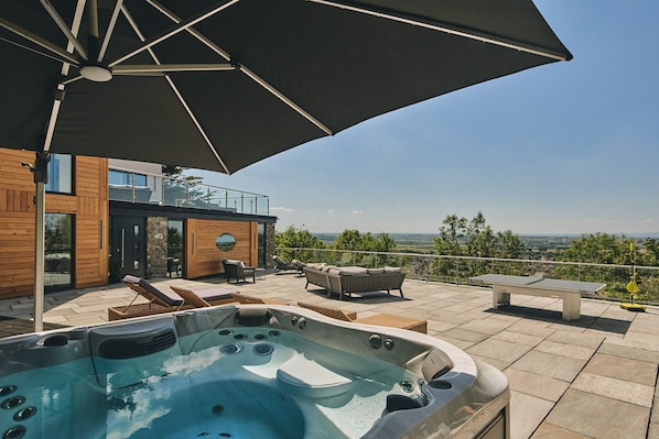 The hot tub at Reservoir View, Somerset