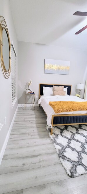 3 habitaciones, escritorio, tabla de planchar con plancha y wifi gratis 