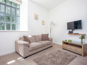 TV - 2 bedroom accommodation in Charlestown (Charlestown)