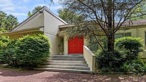 House, Multiple Beds (Quogue Contemporary) | Exterior