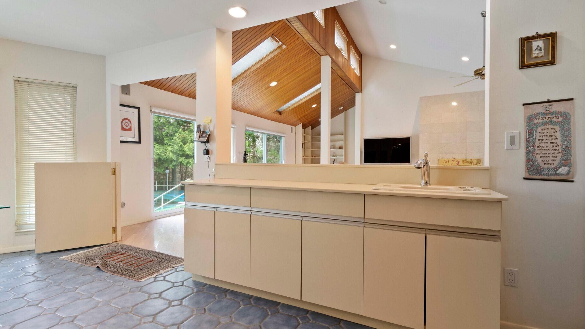 House, Multiple Beds (Quogue Contemporary) | 5 bedrooms