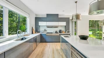 House, Multiple Beds (Water Mill Wooded Escape) | Private kitchen