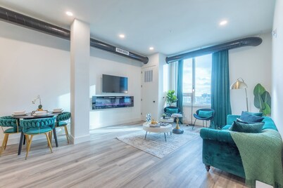 Emerald Escape with Free Parking & 2 baths. 5 beds+Sleeps 8!  ✨20% OFF 7 days✨