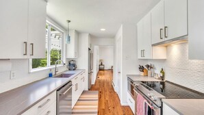Unclassified image, 4 of 33, button - Springs Desire (East Hampton)