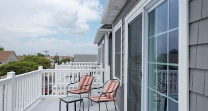 Experience Summer & Fall in a Stylish New Home Walking Distance to Beach & Bay