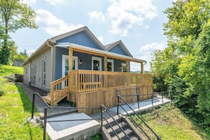 Exterior - This house is a 2 bedroom(s), 1 bathrooms, located in Frankfort, KY. (Frankfort)