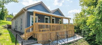 This house is a 2 bedroom(s), 1 bathrooms, located in Frankfort, KY.