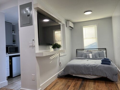 Brooklyn Garden level studio apartment!