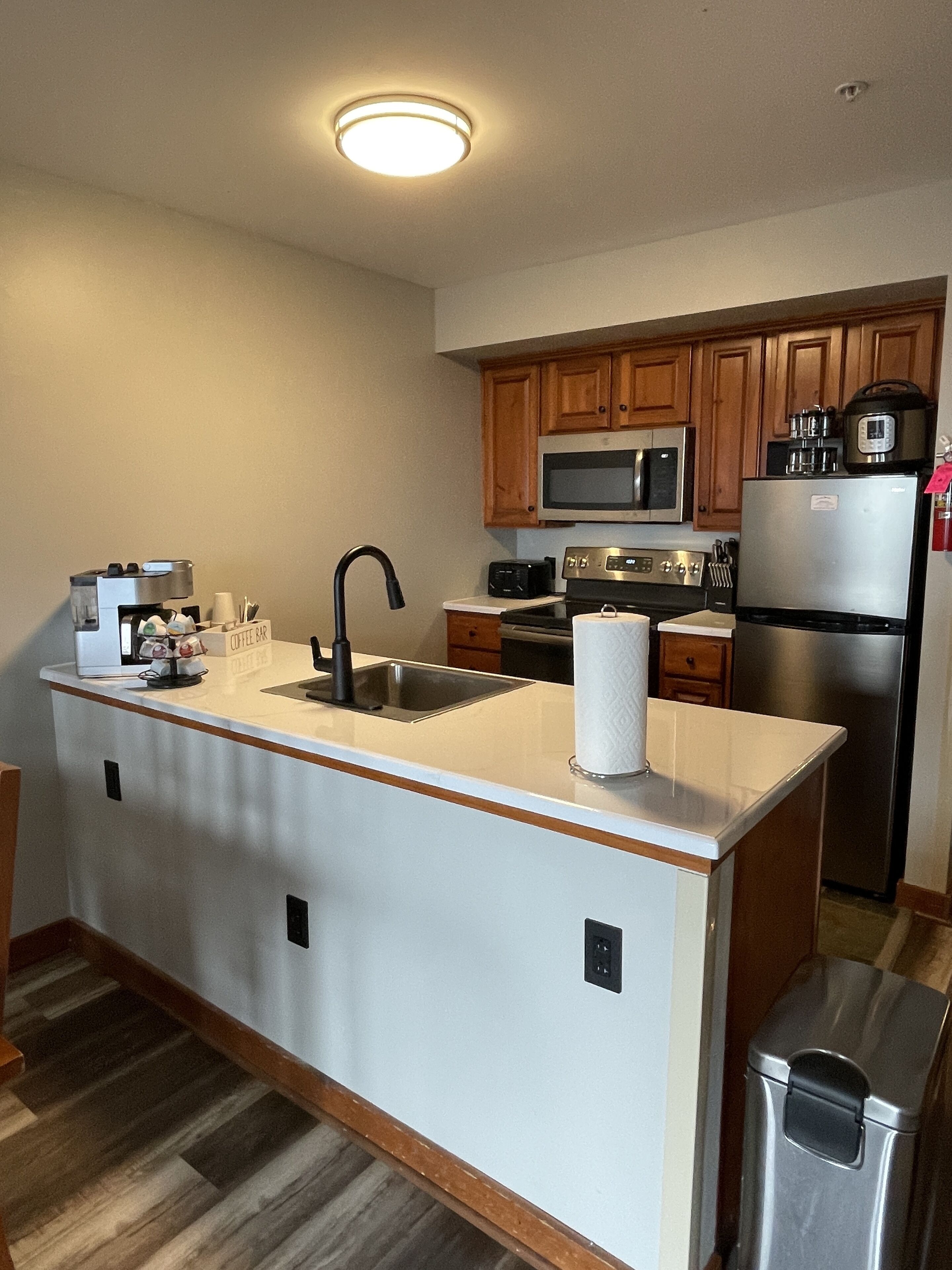 Køleskab, mikrobølgeovn, ovn, kogeplade