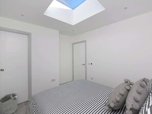 2 soverom, wi-fi (inkludert) og sengetøy