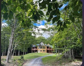 Exterior - Beautiful mountain post and beam retreat (Strafford)