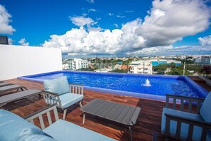 Outdoor pool - Large 2 BR, Close to Beach, AC, Rooftop Pool! (Playa del Carmen)