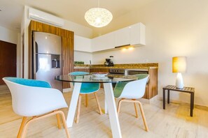 Dining - NEW 1 BR, Gym, Pool in Fantastic Location in Playa (Playa del Carmen)