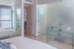 2 Schlafzimmer, laptopgeeigneter Arbeitsplatz, Bügeleisen/Bügelbrett