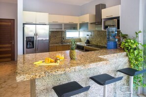 Microondas, horno, parrilla de estufa y lavavajillas 