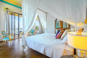 4 habitaciones, escritorio y espacio para trabajar con laptop 